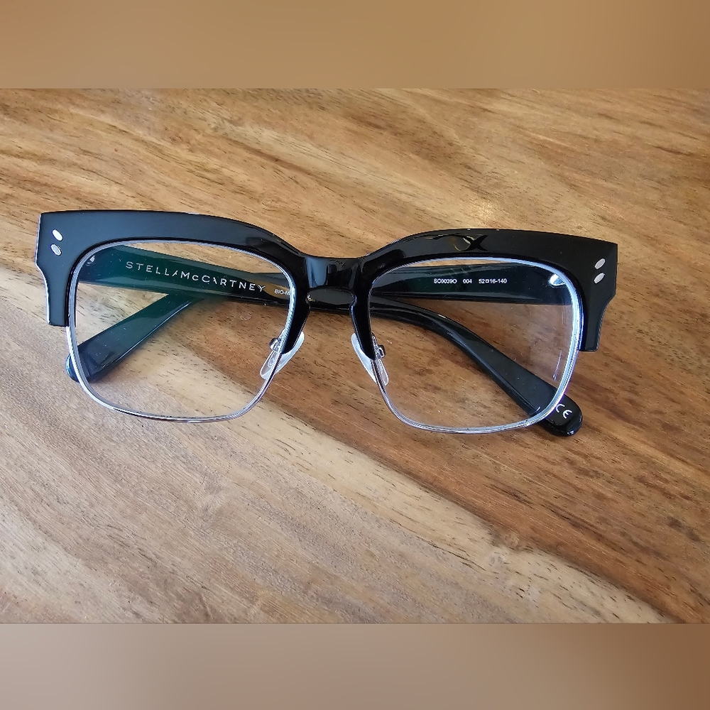 Frame / Glasses Stella McCartney
